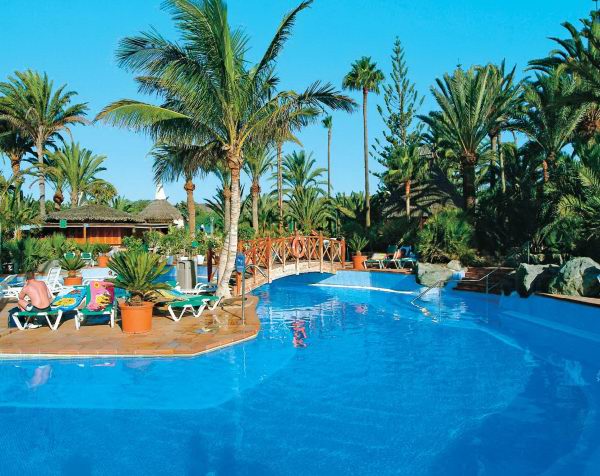 il giardino e la piscina